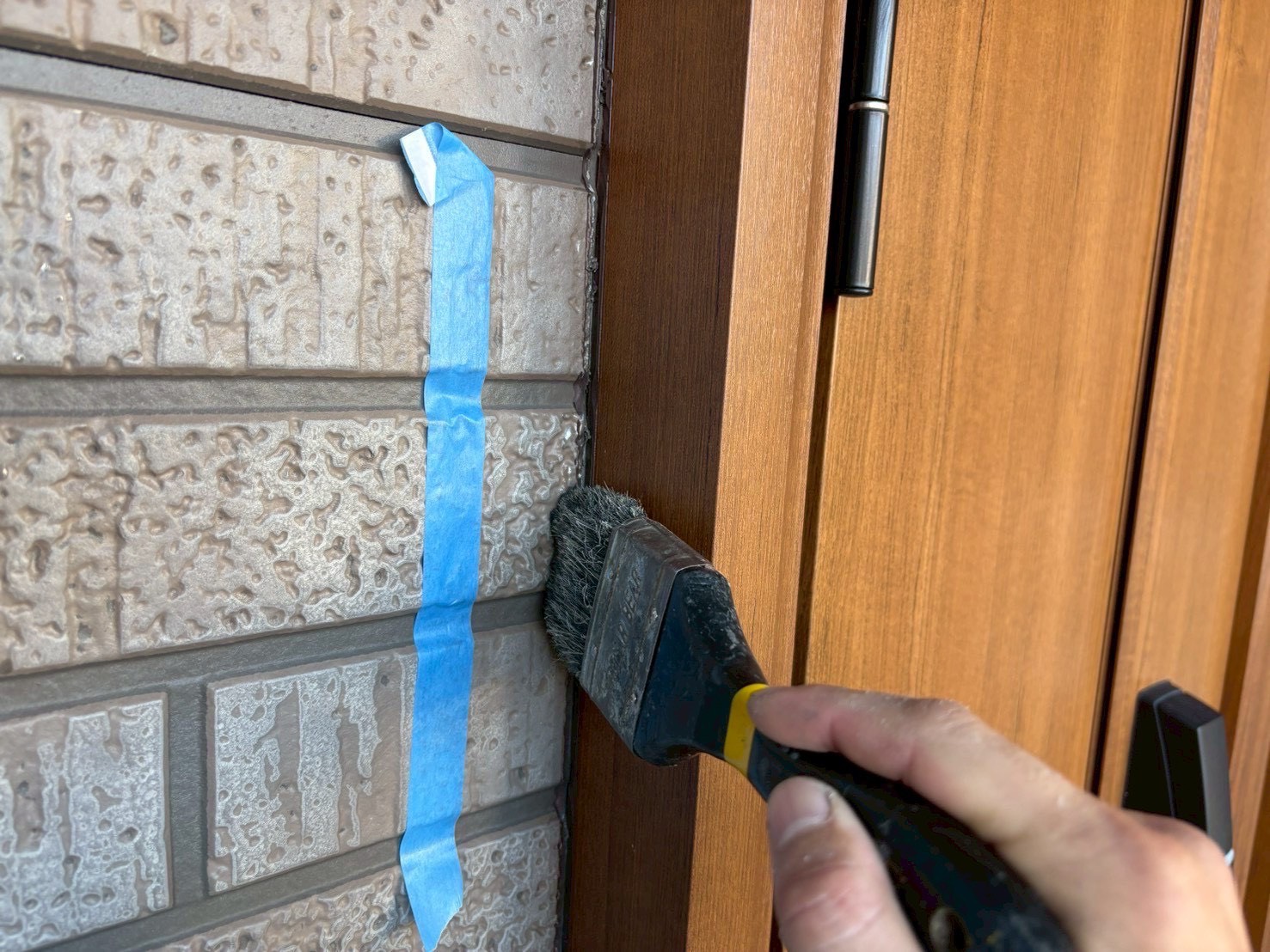 掃除(玄関扉枠廻り)